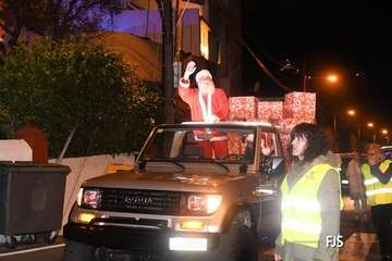 Papá Noel irrumpe en Lomo Magullo en un 4x4/FJS Fotografía.